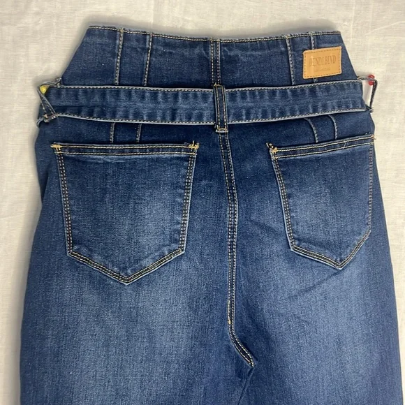 Blue High Rise Jeans for Effortless Style - Picture 5 of 7